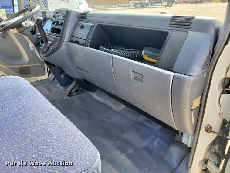 image for item DN6891 2006 Mitsubishi FUSO  flatbed truck