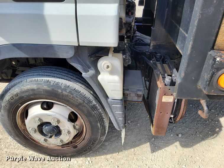 image for item DN6891 2006 Mitsubishi FUSO  flatbed truck