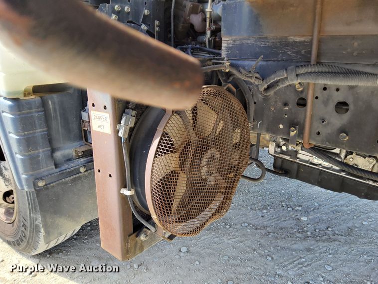 image for item DN6891 2006 Mitsubishi FUSO  flatbed truck