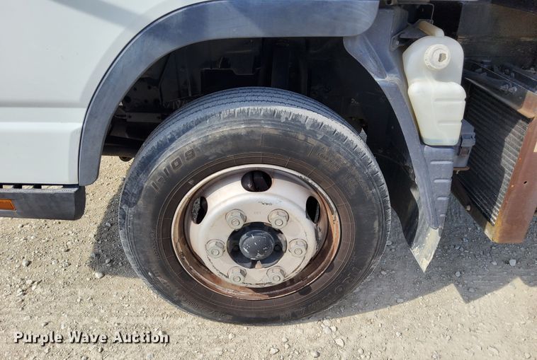 image for item DN6891 2006 Mitsubishi FUSO  flatbed truck