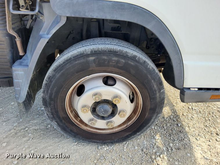 image for item DN6891 2006 Mitsubishi FUSO  flatbed truck