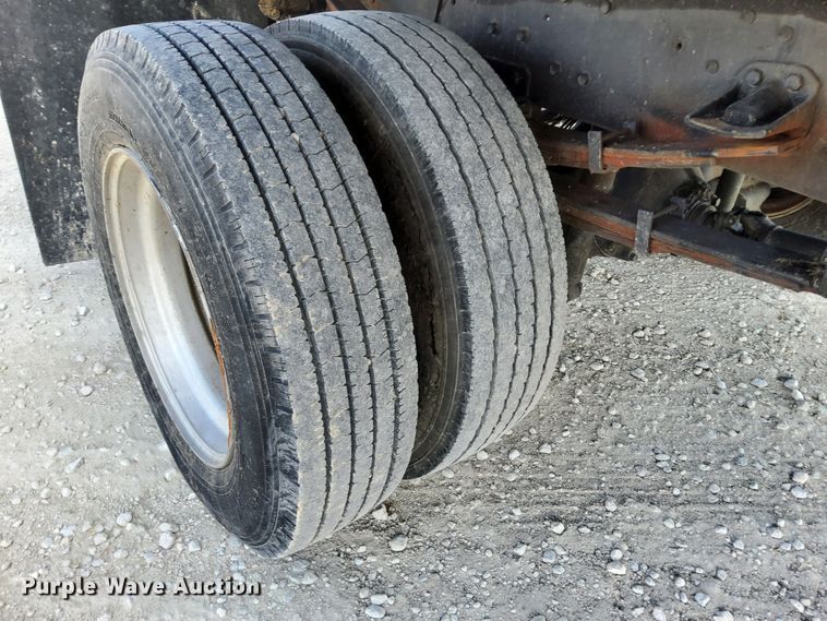 image for item DN6891 2006 Mitsubishi FUSO  flatbed truck