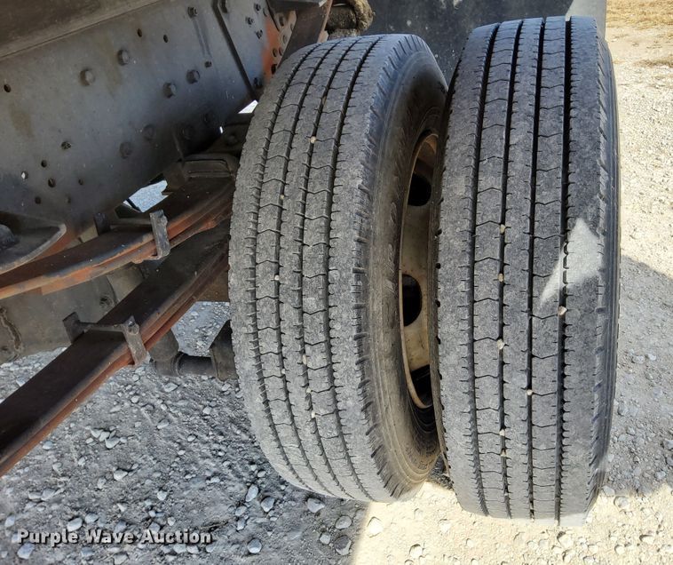 image for item DN6891 2006 Mitsubishi FUSO  flatbed truck