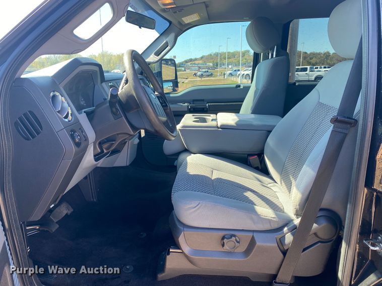 image for item DN8018 2016 Ford F550 Super Duty  Crew Cab truck cab and chassis