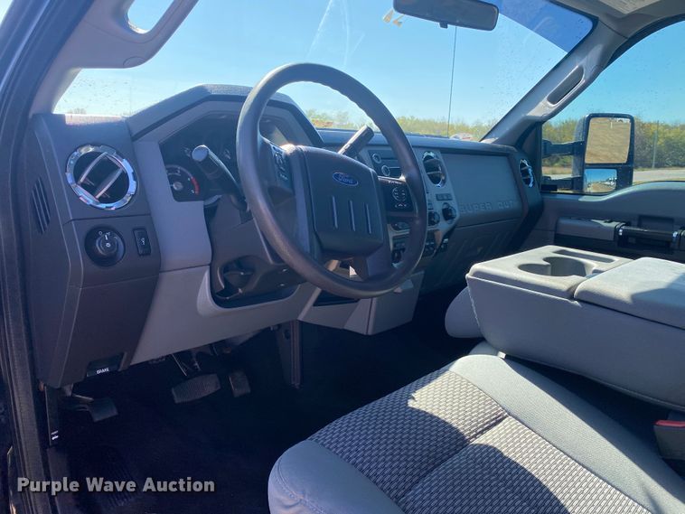 image for item DN8018 2016 Ford F550 Super Duty  Crew Cab truck cab and chassis