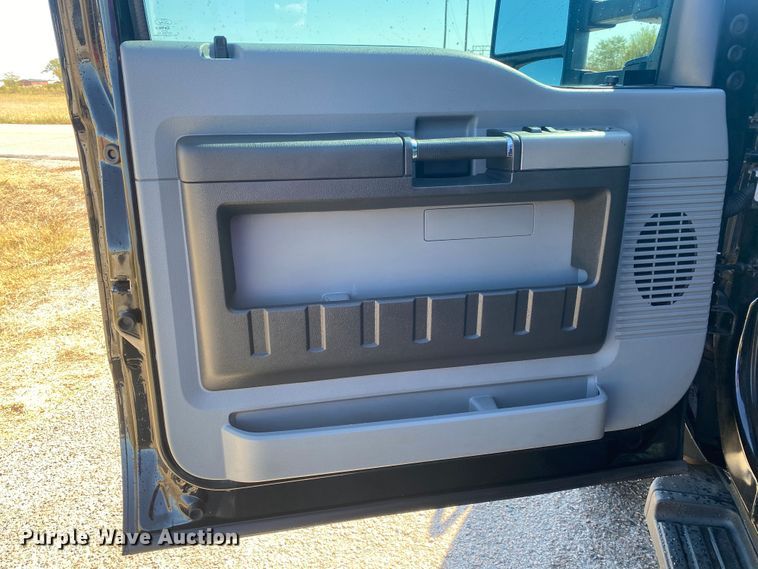 image for item DN8018 2016 Ford F550 Super Duty  Crew Cab truck cab and chassis