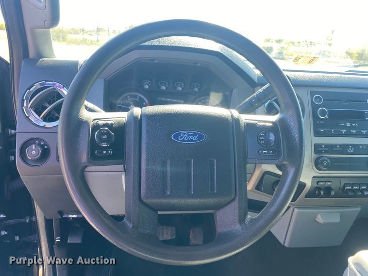 image for item DN8018 2016 Ford F550 Super Duty  Crew Cab truck cab and chassis