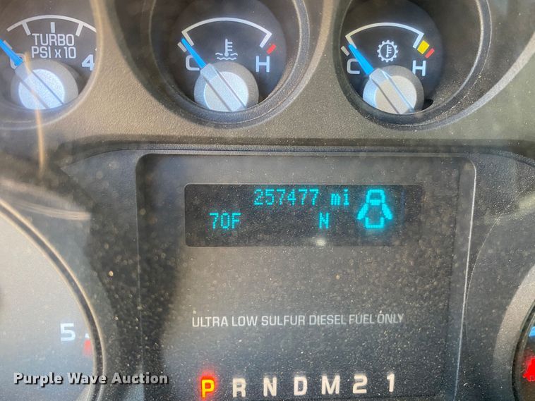 image for item DN8018 2016 Ford F550 Super Duty  Crew Cab truck cab and chassis