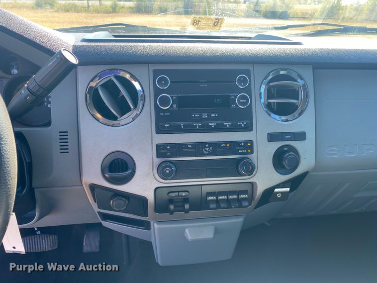 image for item DN8018 2016 Ford F550 Super Duty  Crew Cab truck cab and chassis