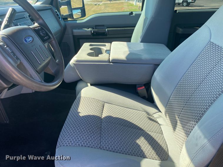 image for item DN8018 2016 Ford F550 Super Duty  Crew Cab truck cab and chassis