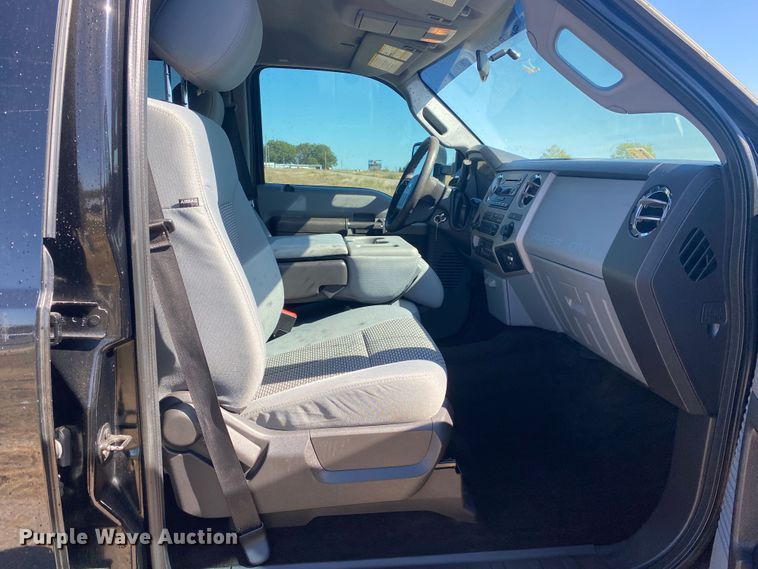 image for item DN8018 2016 Ford F550 Super Duty  Crew Cab truck cab and chassis