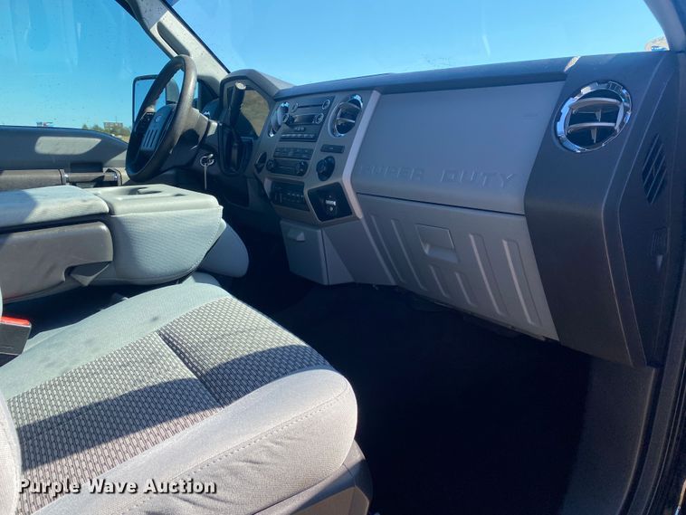 image for item DN8018 2016 Ford F550 Super Duty  Crew Cab truck cab and chassis