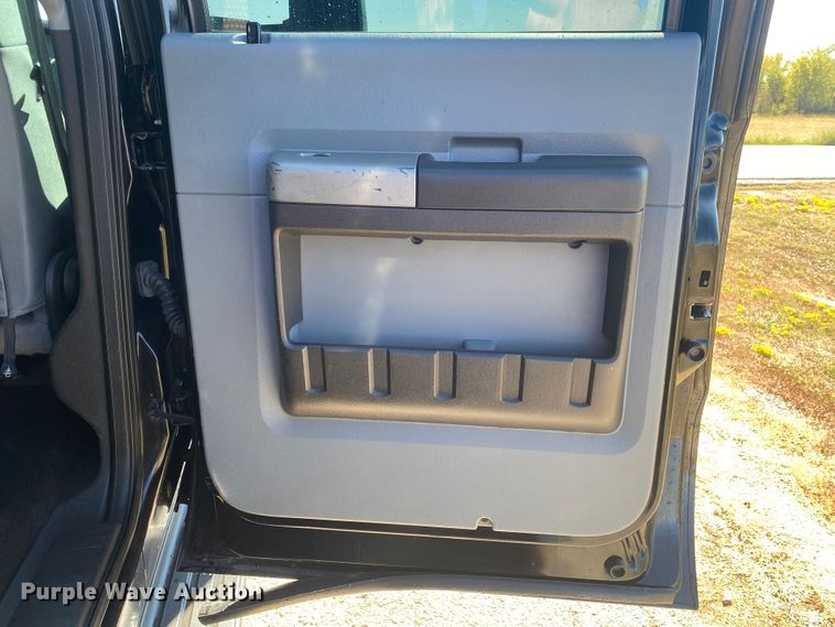 image for item DN8018 2016 Ford F550 Super Duty  Crew Cab truck cab and chassis