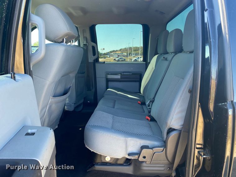 image for item DN8018 2016 Ford F550 Super Duty  Crew Cab truck cab and chassis