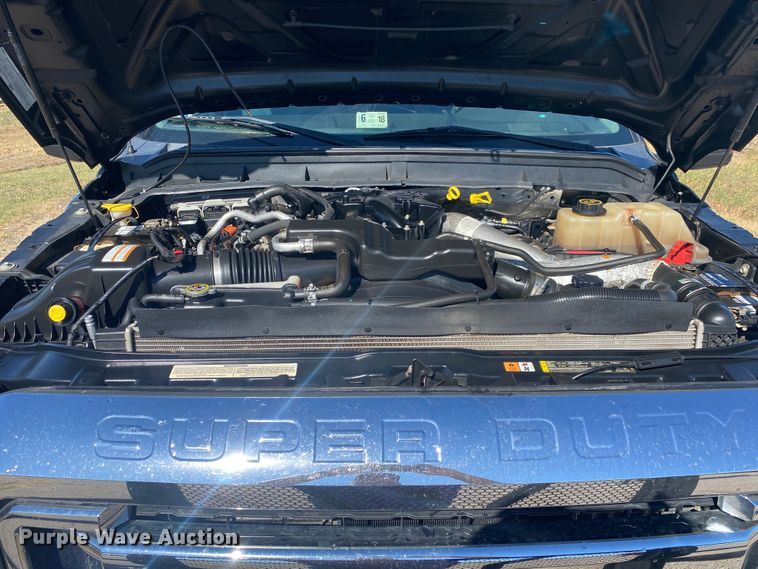 image for item DN8018 2016 Ford F550 Super Duty  Crew Cab truck cab and chassis