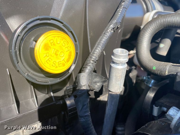 image for item DN8018 2016 Ford F550 Super Duty  Crew Cab truck cab and chassis