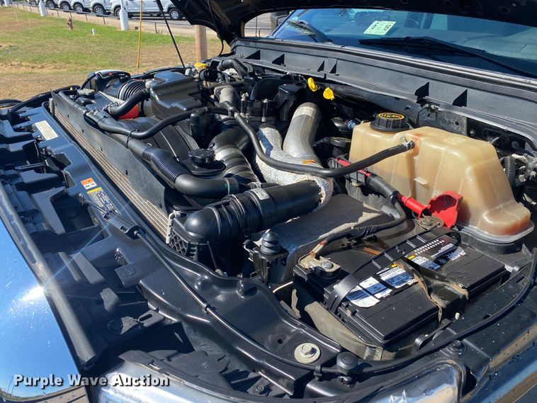 image for item DN8018 2016 Ford F550 Super Duty  Crew Cab truck cab and chassis