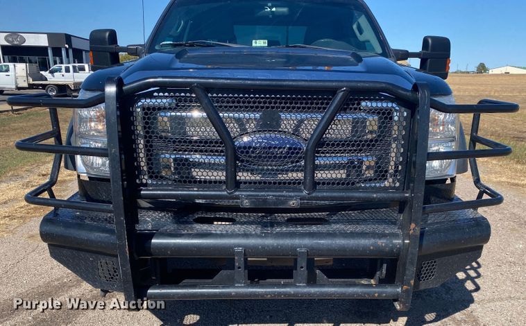 image for item DN8018 2016 Ford F550 Super Duty  Crew Cab truck cab and chassis