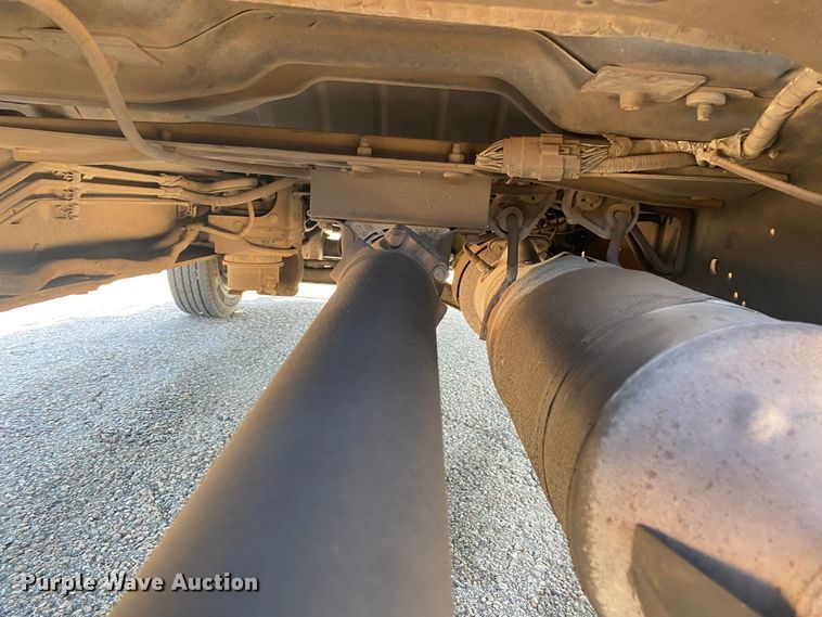 image for item DN8018 2016 Ford F550 Super Duty  Crew Cab truck cab and chassis