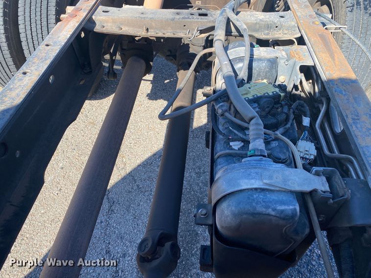 image for item DN8018 2016 Ford F550 Super Duty  Crew Cab truck cab and chassis