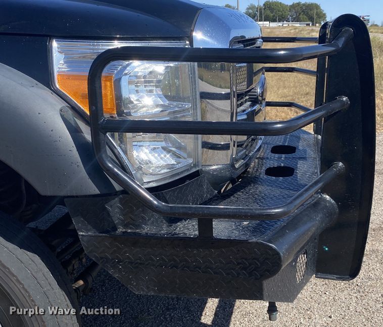 image for item DN8018 2016 Ford F550 Super Duty  Crew Cab truck cab and chassis