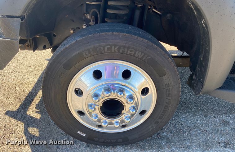 image for item DN8018 2016 Ford F550 Super Duty  Crew Cab truck cab and chassis