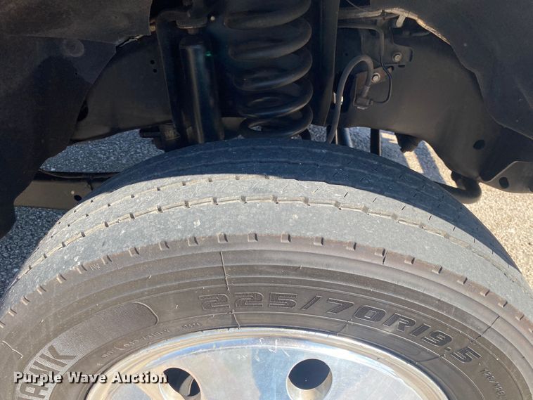 image for item DN8018 2016 Ford F550 Super Duty  Crew Cab truck cab and chassis