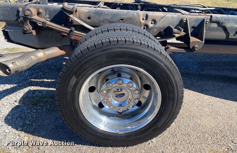 image for item DN8018 2016 Ford F550 Super Duty  Crew Cab truck cab and chassis