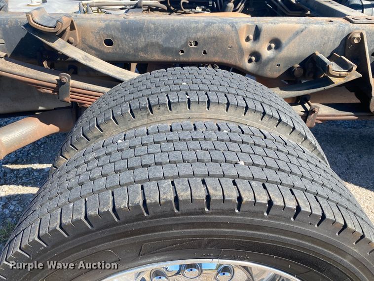 image for item DN8018 2016 Ford F550 Super Duty  Crew Cab truck cab and chassis