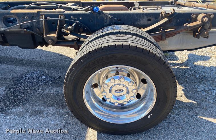 image for item DN8018 2016 Ford F550 Super Duty  Crew Cab truck cab and chassis