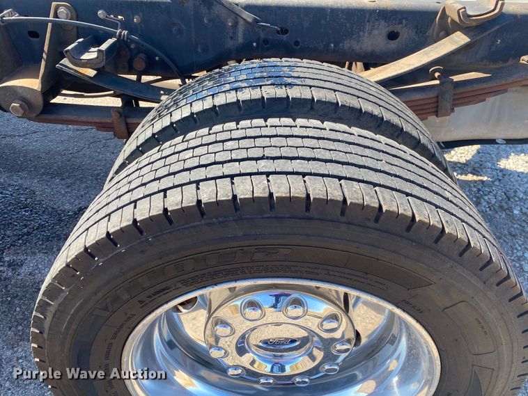 image for item DN8018 2016 Ford F550 Super Duty  Crew Cab truck cab and chassis