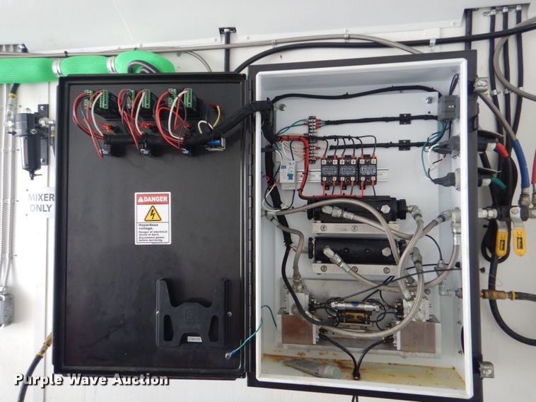 image for item DO1644 2018 Manley Metal Works  spray foam trailer