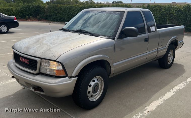 image for item DO8749 2002 GMC Sonoma  Ext. Cab pickup truck