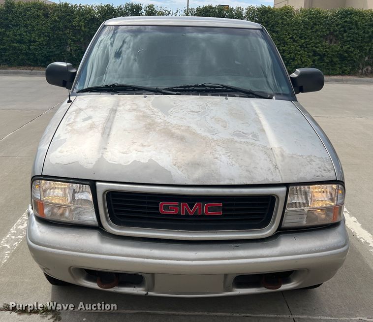 image for item DO8749 2002 GMC Sonoma  Ext. Cab pickup truck