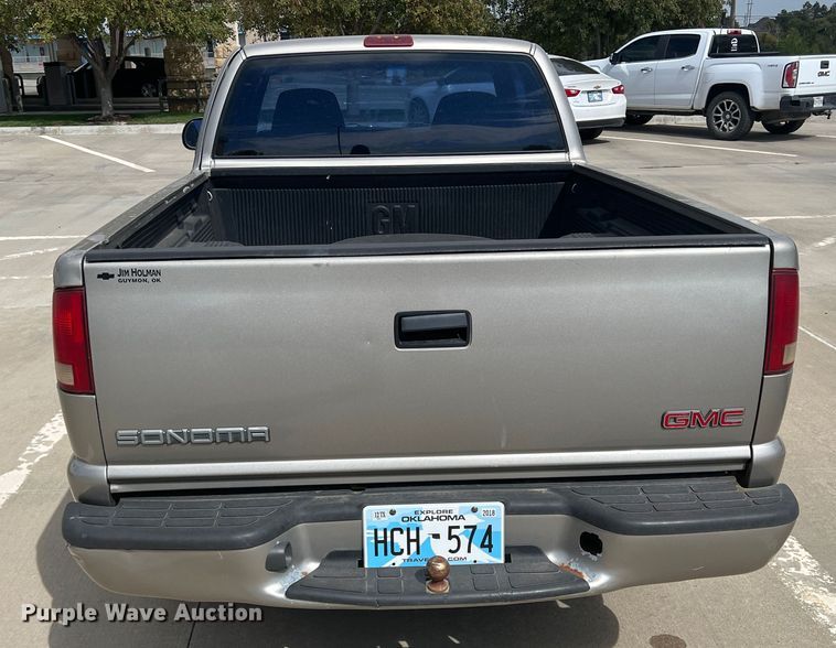image for item DO8749 2002 GMC Sonoma  Ext. Cab pickup truck