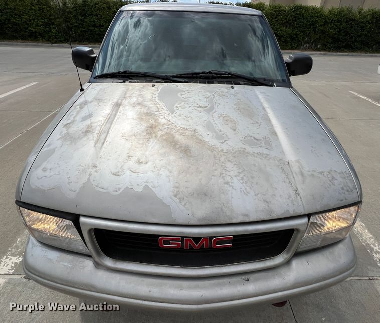 image for item DO8749 2002 GMC Sonoma  Ext. Cab pickup truck