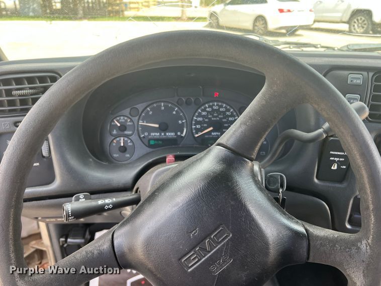 image for item DO8749 2002 GMC Sonoma  Ext. Cab pickup truck