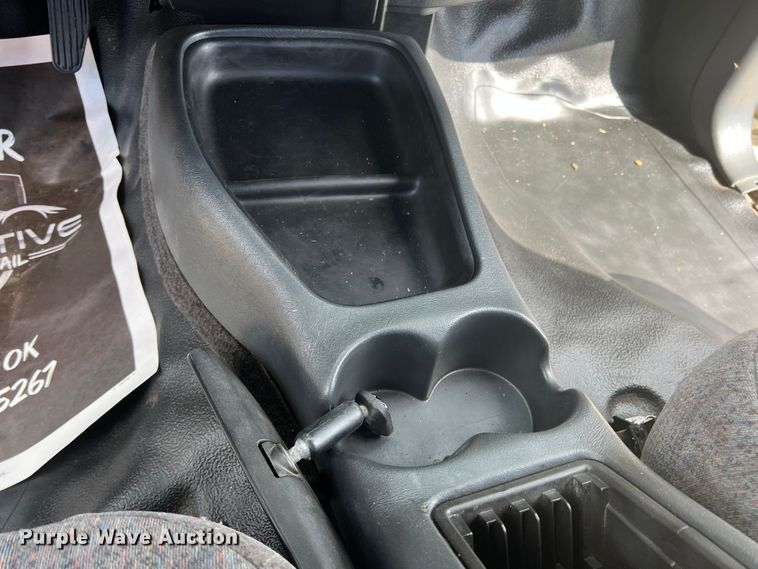 image for item DO8749 2002 GMC Sonoma  Ext. Cab pickup truck