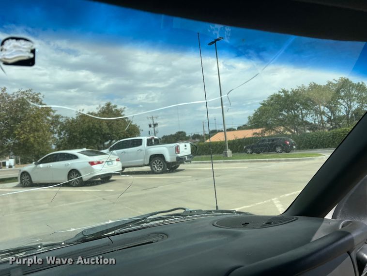 image for item DO8749 2002 GMC Sonoma  Ext. Cab pickup truck