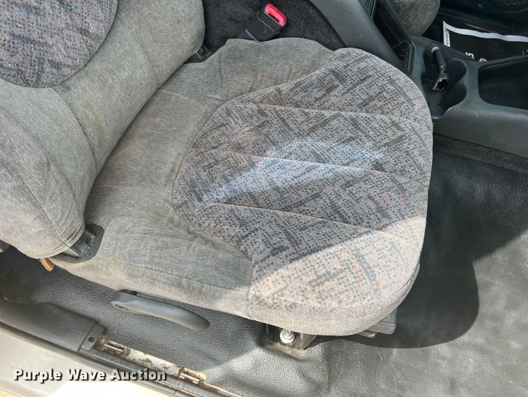 image for item DO8749 2002 GMC Sonoma  Ext. Cab pickup truck