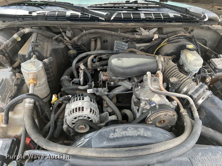 image for item DO8749 2002 GMC Sonoma  Ext. Cab pickup truck