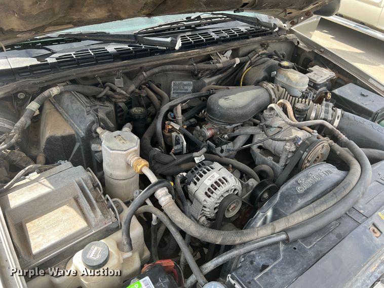 image for item DO8749 2002 GMC Sonoma  Ext. Cab pickup truck