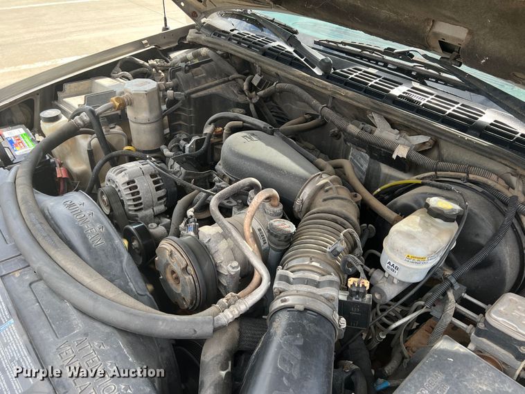 image for item DO8749 2002 GMC Sonoma  Ext. Cab pickup truck