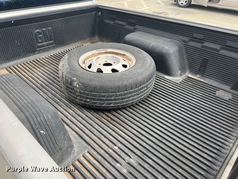 image for item DO8749 2002 GMC Sonoma  Ext. Cab pickup truck