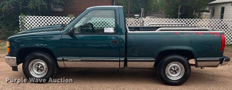 image for item DO8805 1995 GMC Sierra C1500  pickup truck