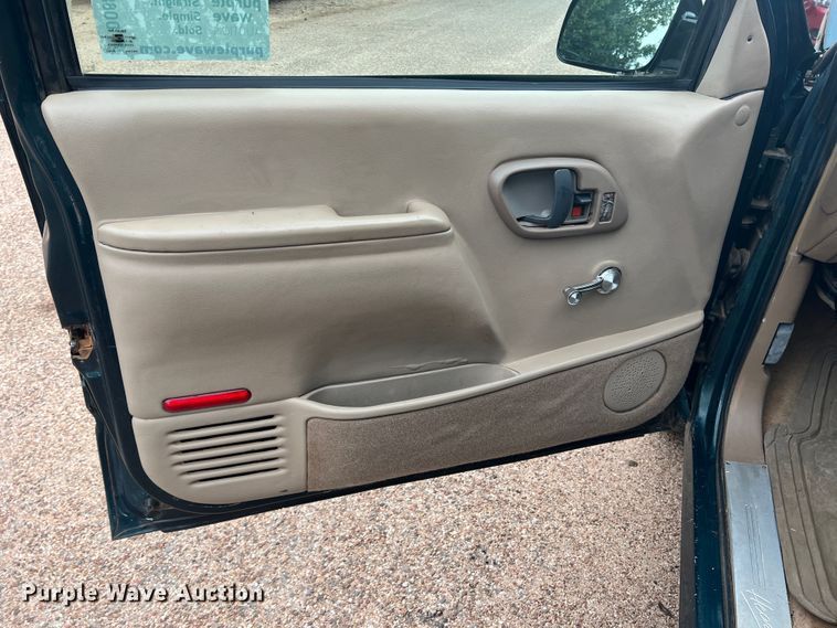 image for item DO8805 1995 GMC Sierra C1500  pickup truck