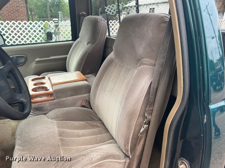 image for item DO8805 1995 GMC Sierra C1500  pickup truck