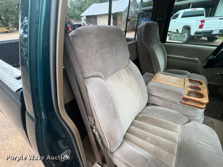 image for item DO8805 1995 GMC Sierra C1500  pickup truck