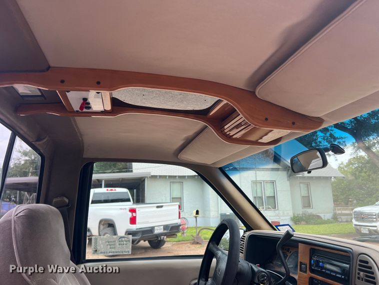 image for item DO8805 1995 GMC Sierra C1500  pickup truck