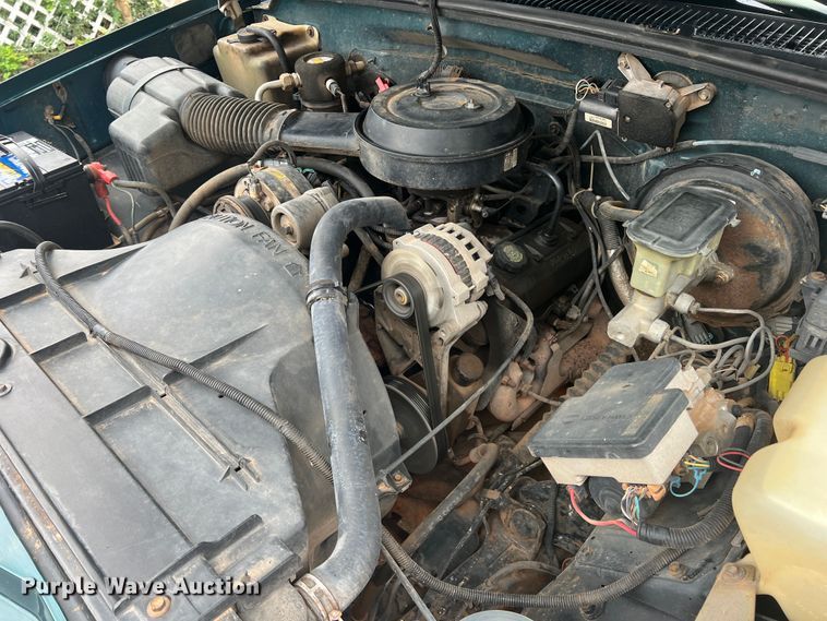 image for item DO8805 1995 GMC Sierra C1500  pickup truck